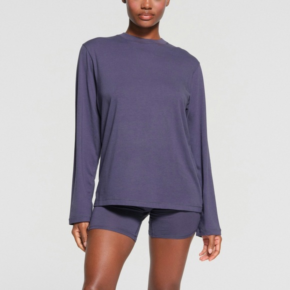 SKIMS Tops - 💜SKIMS BOYFRIEND LONG SLEEVE T SHIRT IN SLEET XS M